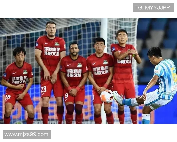 重庆足球队以82分稳居锦标赛积分榜首位争夺冠军形势乐观